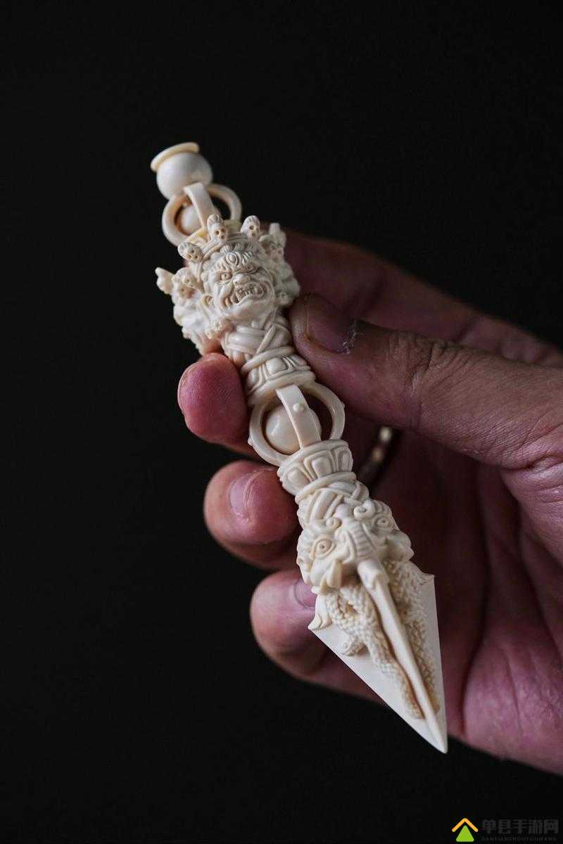 金刚杵大战肉莲花，神秘文化中的符号对决-第2张图片